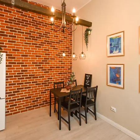 Industrial Brick With King Bed - アパート *