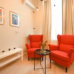 Daire Industrial Brick With King Bed -