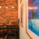 Daire Industrial Brick With King Bed -