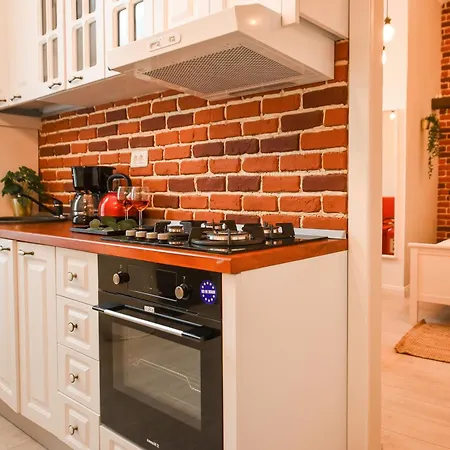 Industrial Brick With King Bed - Daire *