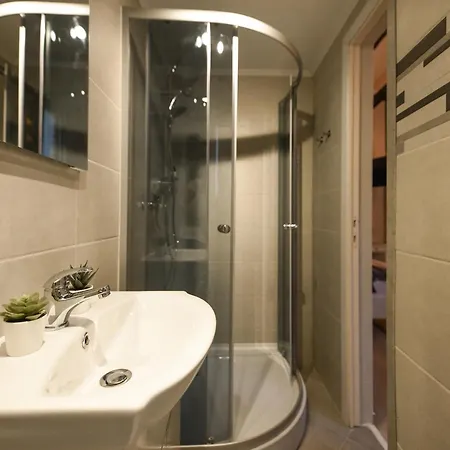 Industrial Brick With King Bed - * Bükreş