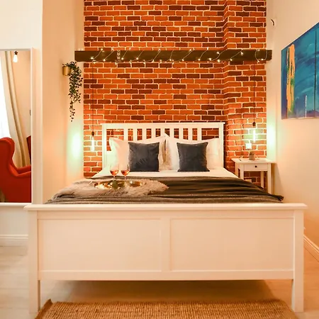 Industrial Brick With King Bed - * Bükreş