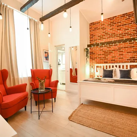 Industrial Brick With King Bed - Daire Bükreş