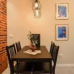 Industrial Brick With King Bed - Bucarest