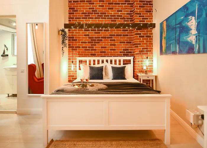 Industrial Brick With King Bed - * Bukarest