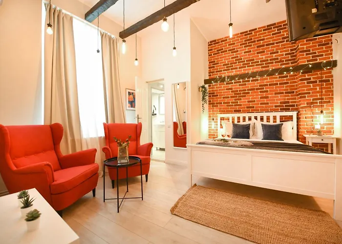 Industrial Brick With King Bed - 公寓 布加勒斯特