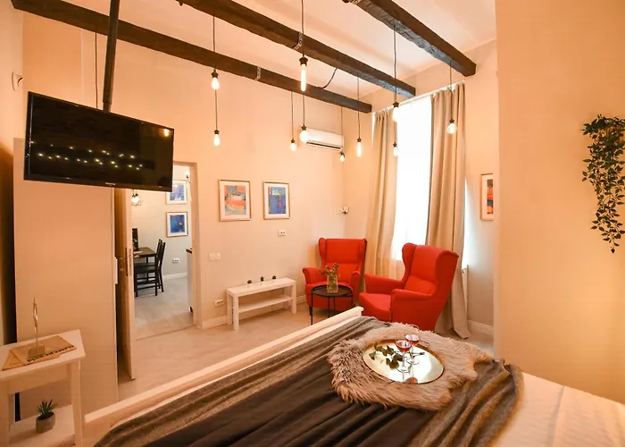 Apartman Industrial Brick With King Bed - *